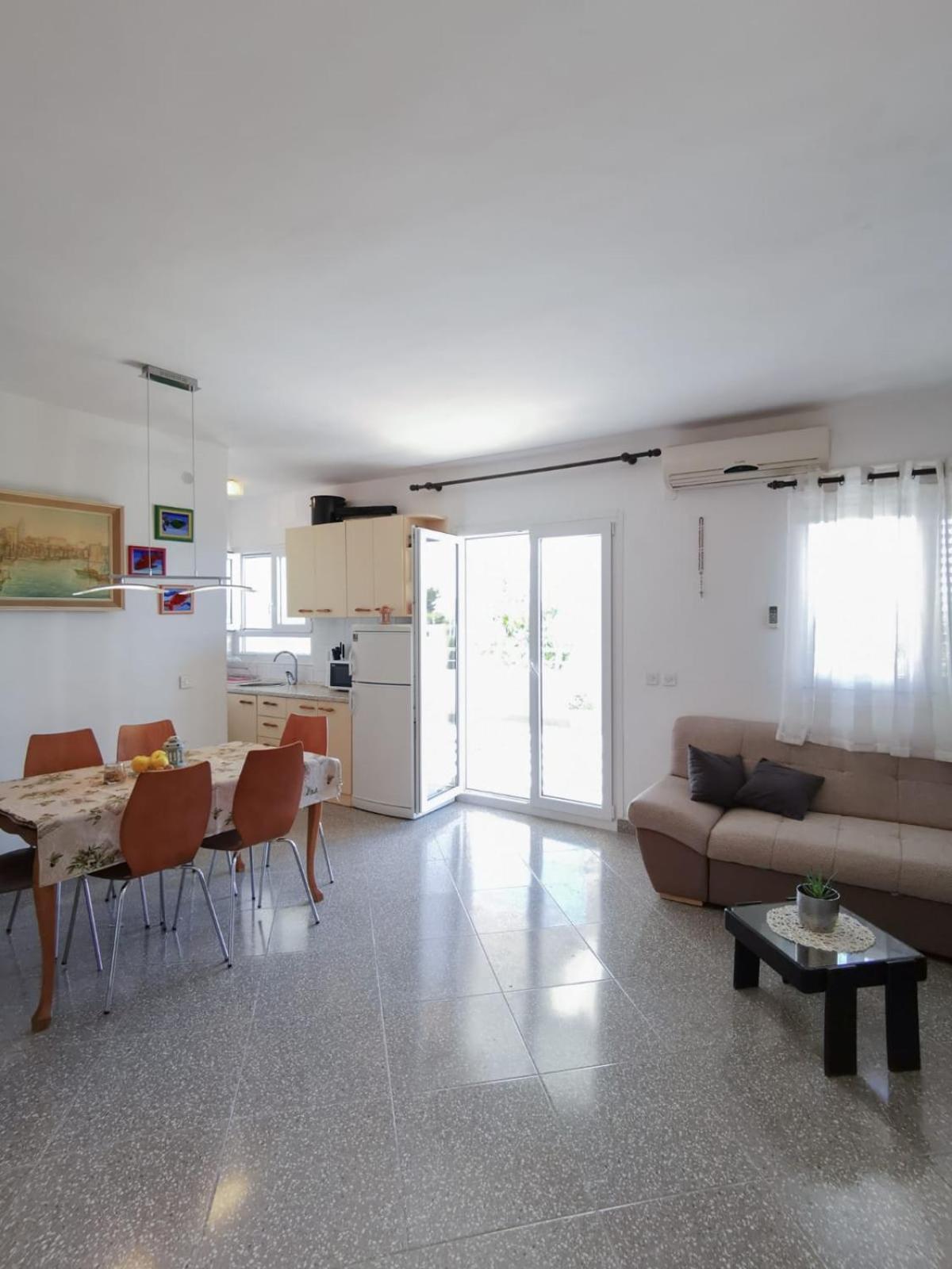 Apartments By The Sea Mimice, Omis - 14230 Habitación foto